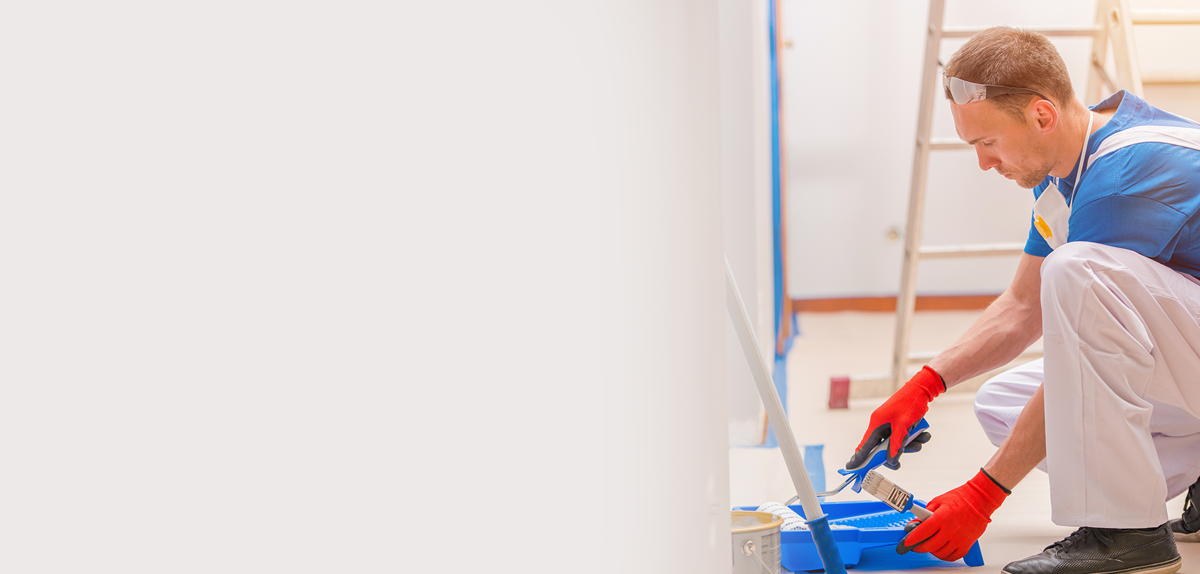 Arco Gold painter rolling a wall